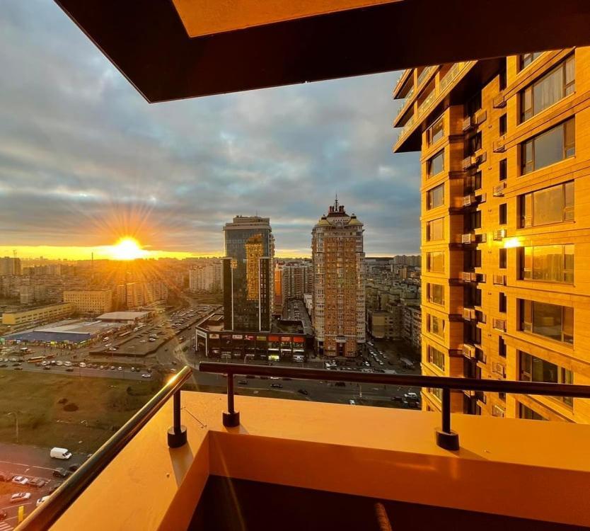 1 Room 60M2 Center Of Obolon Near River Side. 11 Floor Киев Екстериор снимка